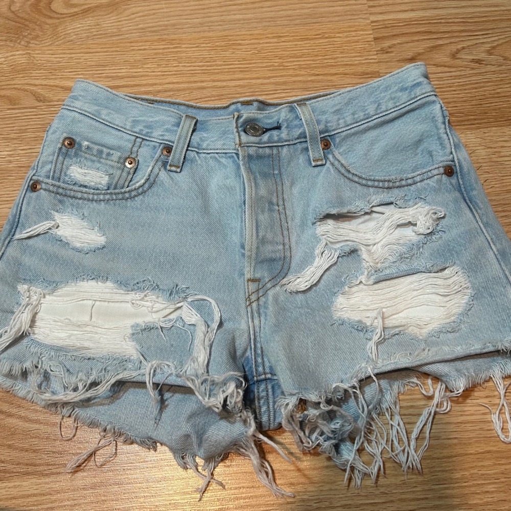 Levis 501 High‎ Rise Distressed Denim Shorts Light Wash W25 32317-0112